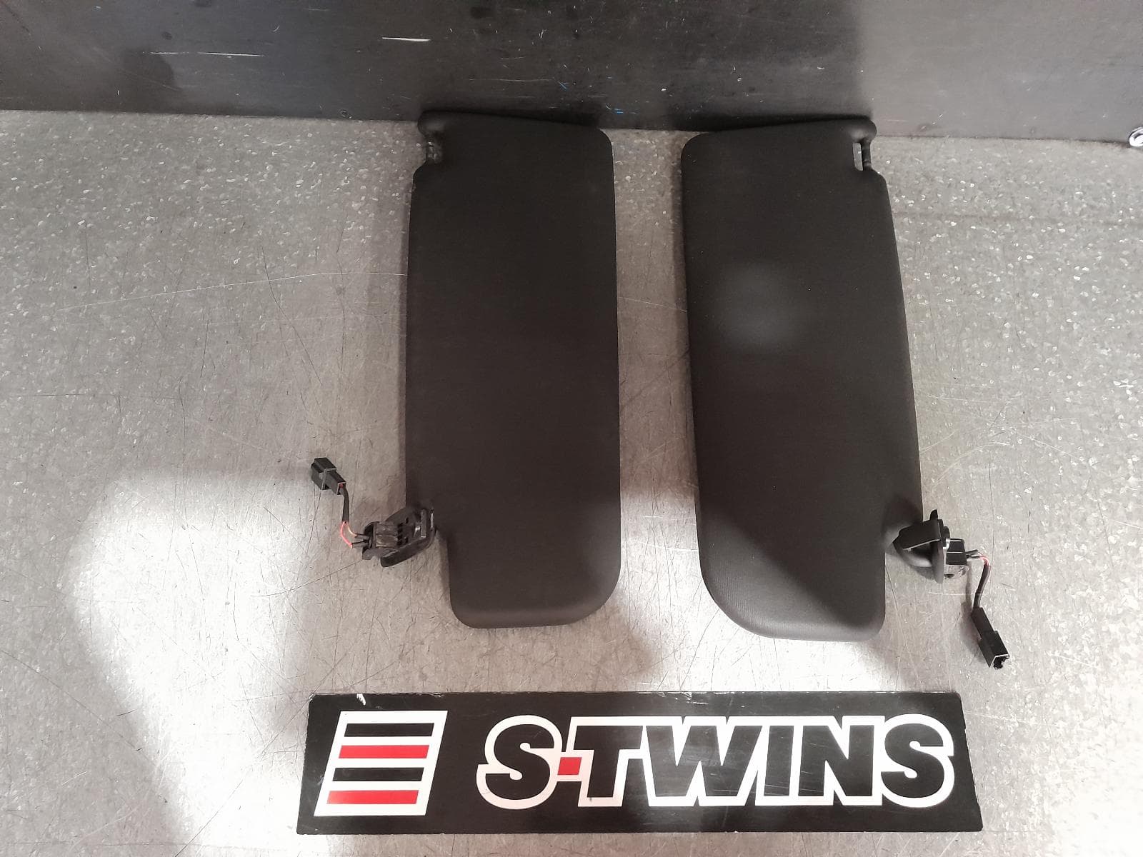 2012 VOLKSWAGEN GOLF SUNVISOR GEN 6, PAIR, HATCH/WAGON, BLACK, 10/08-03/13 0000362690